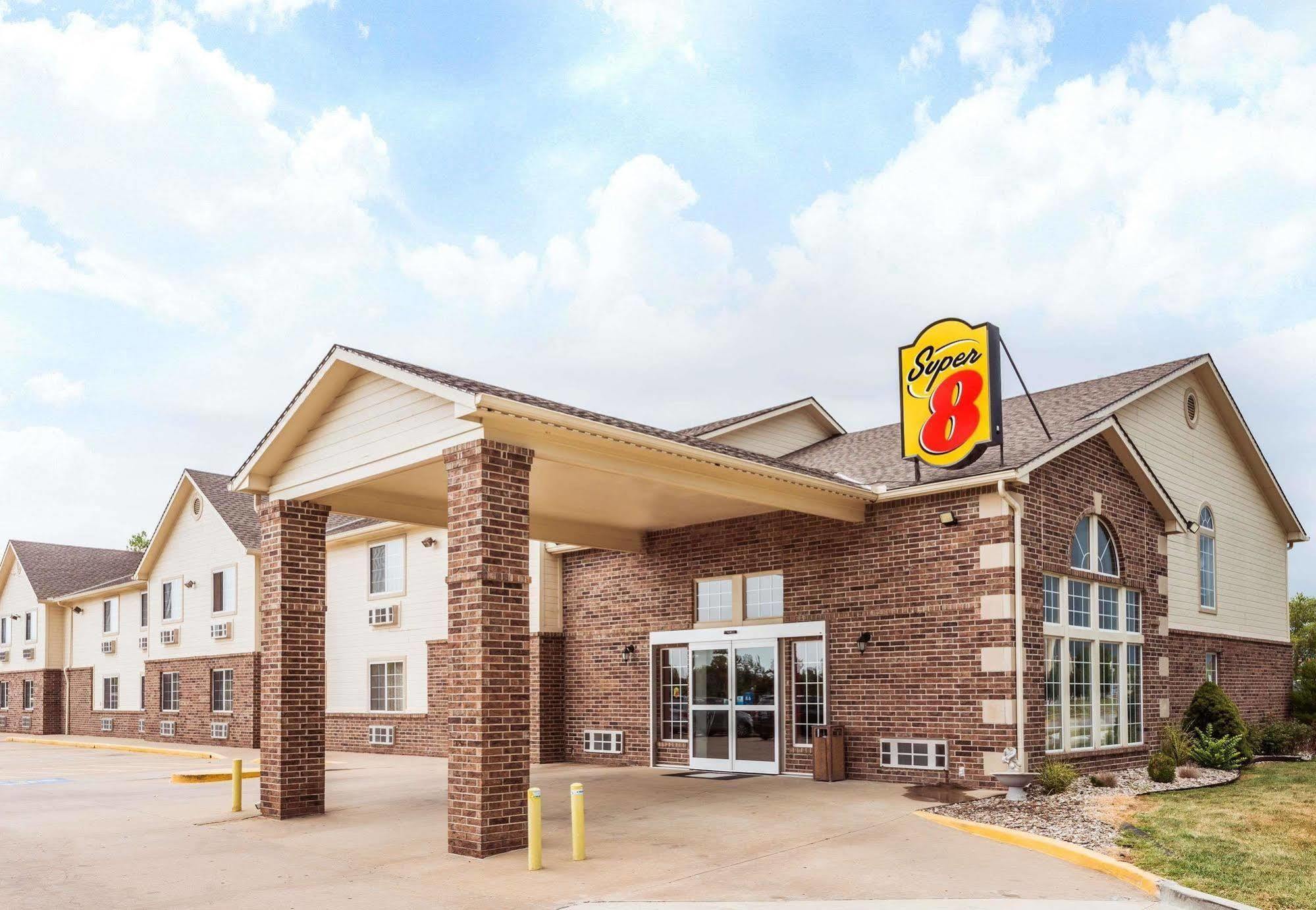 Surestay Plus Hotel By Best Western Kearney Exterior photo